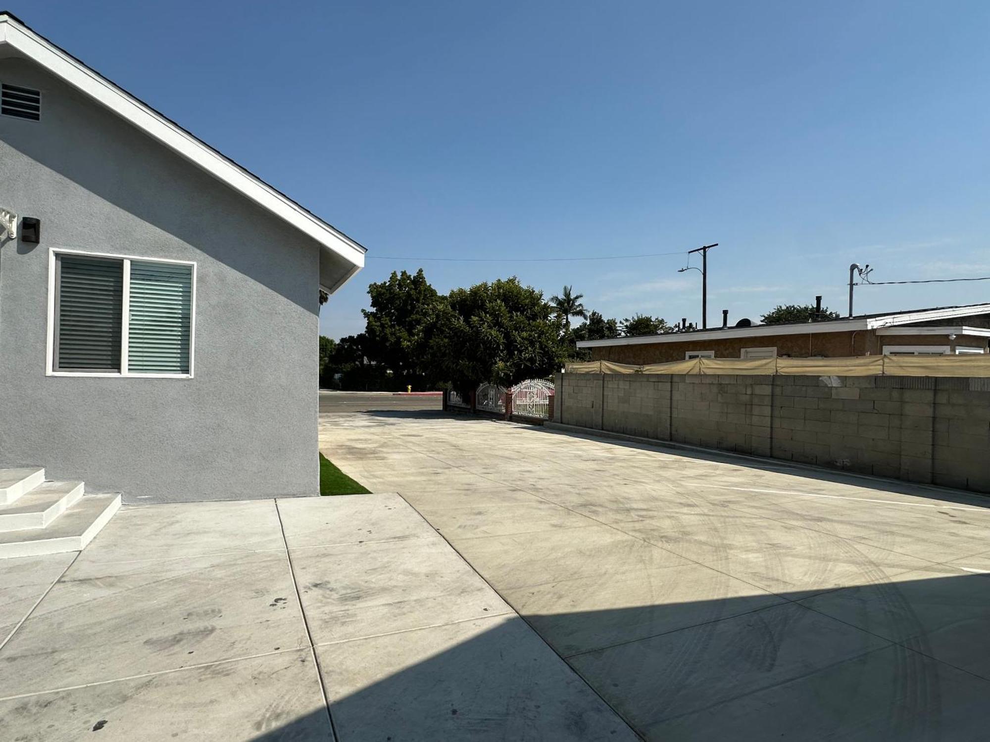 New Spacious House In Anaheim Near Disneyland-Knott In Without Backyard In The Same Lot Of 3 Separate Properties Exterior foto